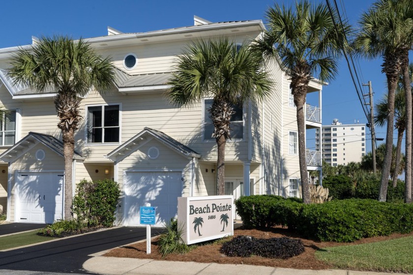 This is a  gulf view & end unit townhome with the view facing - Beach Home for sale in Destin, Florida on Beachhouse.com