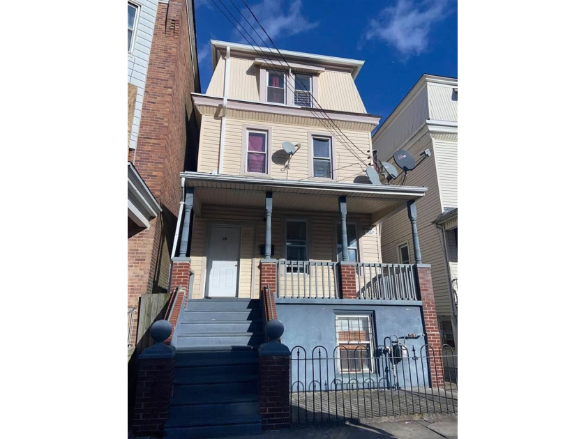 INVESTOR ALERT! REHAB NEEDED! BUILDING IS 3696 SQFT. 4 UNITS- - Beach Home for sale in Atlantic City, New Jersey on Beachhouse.com