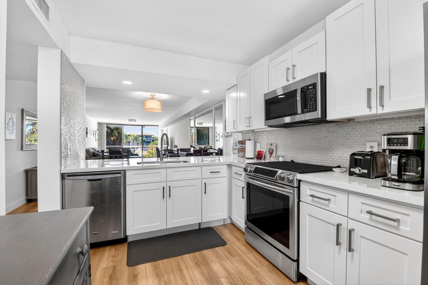 Spacious, investor friendly 3rd floor renovated and move in - Beach Condo for sale in West Palm Beach, Florida on Beachhouse.com