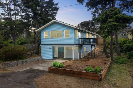 Discover your dream coastal retreat with this inviting beach - Beach Home for sale in Florence, Oregon on Beachhouse.com