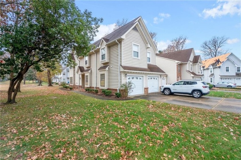 Move in ready! Enjoy the easy life of 1st floor end unit condo - Beach Home for sale in Chesapeake, Virginia on Beachhouse.com