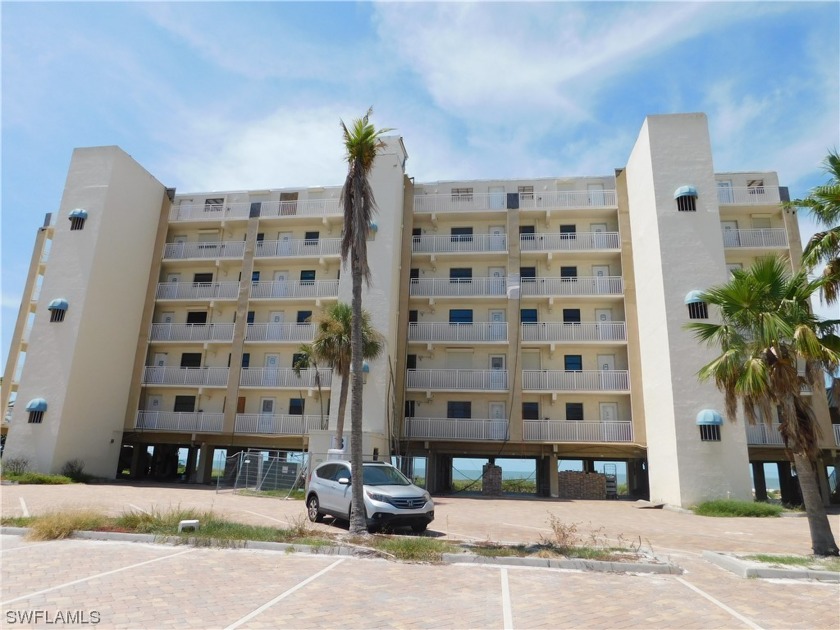 Amazing investment opportunity, 2 bedroom, 2 bath, 5th floor - Beach Condo for sale in Fort Myers Beach, Florida on Beachhouse.com