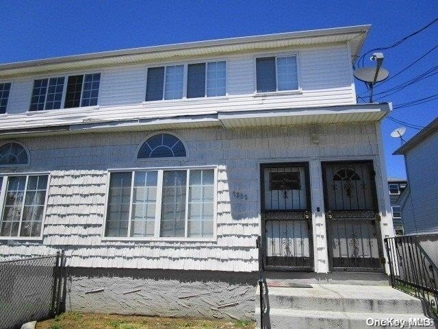 Semidetached two-family home with separate entrances and private - Beach Townhome/Townhouse for sale in New York, New York on Beachhouse.com