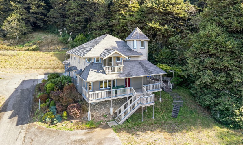 First time on the market! This modern Victorian has breathtaking - Beach Home for sale in Eureka, California on Beachhouse.com