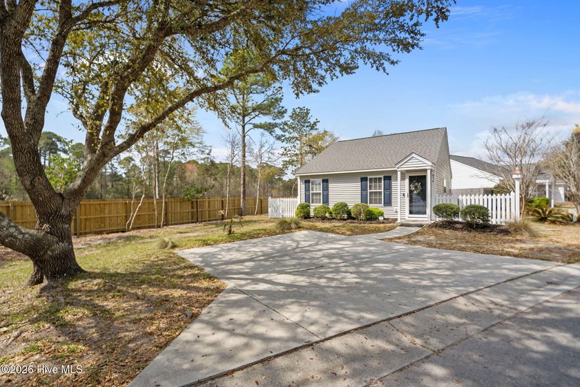 Welcome to 834 Southern Charm Drive, a well-maintained Cape - Beach Home for sale in Wilmington, North Carolina on Beachhouse.com