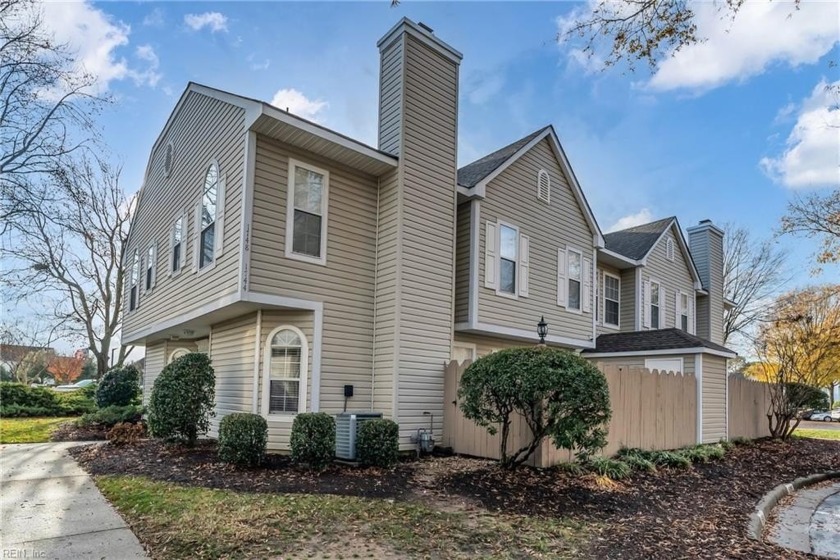 Welcome to this beautifully maintained townhouse-style condo - Beach Home for sale in Virginia Beach, Virginia on Beachhouse.com