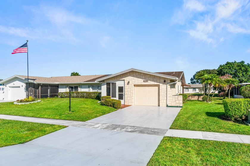 Welcome to your bright and beautifully maintained lakefront - Beach Home for sale in Delray Beach, Florida on Beachhouse.com