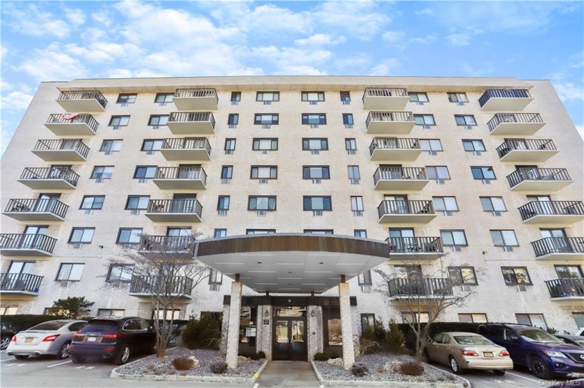 Location, Location, Location: This unit is located minutes away - Beach Apartment for sale in New Rochelle, New York on Beachhouse.com