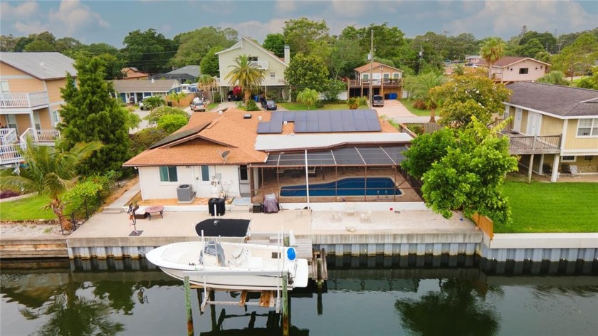 Wonderful and fully updated single family on the WATER. Amazing - Beach Home for sale in St. Petersburg, Florida on Beachhouse.com