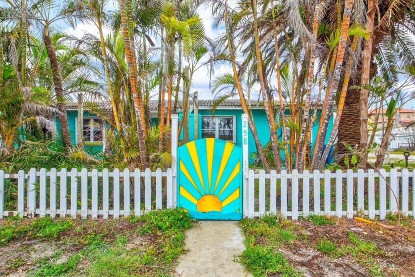 Price Reduction - Motivated Seller
Oversized Corner Lot with - Beach Townhome/Townhouse for sale in Madeira Beach, Florida on Beachhouse.com