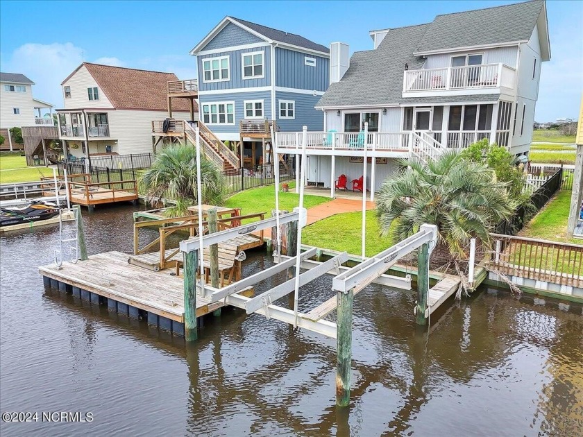 Beautiful canal home situated on the right side of the road so - Beach Home for sale in Holden Beach, North Carolina on Beachhouse.com