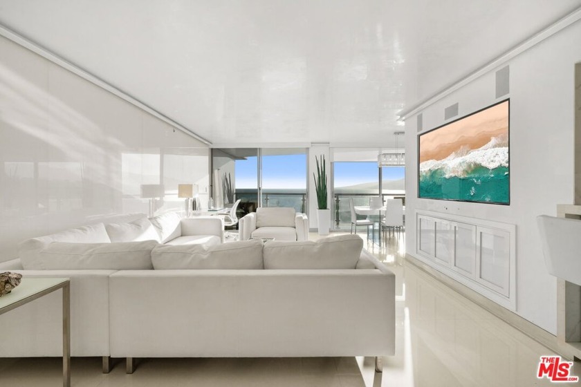 This is one of the finest residences at Ocean Towers, offering - Beach Home for sale in Santa Monica, California on Beachhouse.com