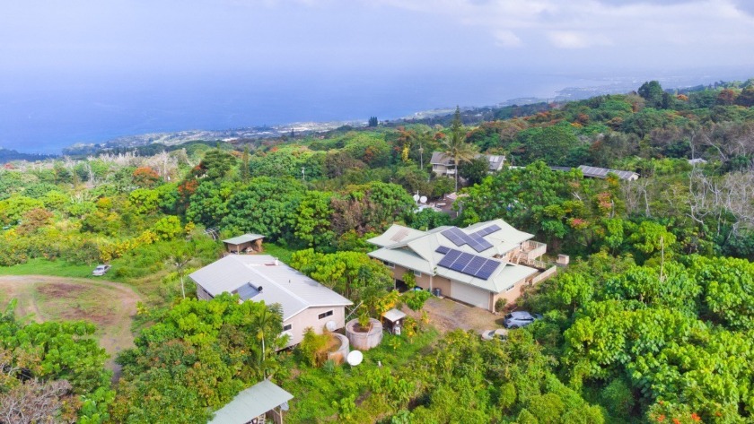 ***This is a leasehold property.Rare and chalk full of potential - Beach Home for sale in Holualoa, Hawaii on Beachhouse.com