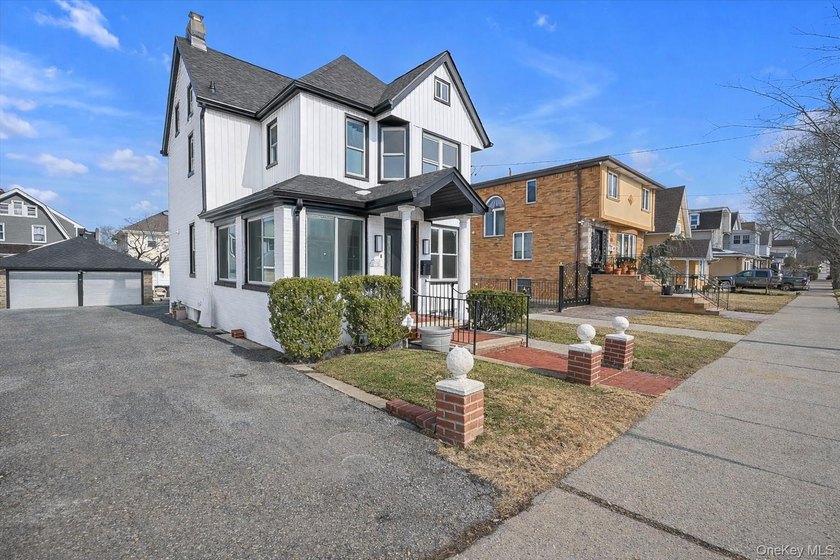 Better than new !!! this completely renovated south-facing - Beach Home for sale in Whitestone, New York on Beachhouse.com