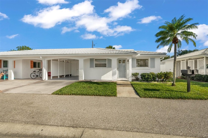 Fantastic value. This well-maintained updated villa, lives like - Beach Home for sale in Longboat Key, Florida on Beachhouse.com
