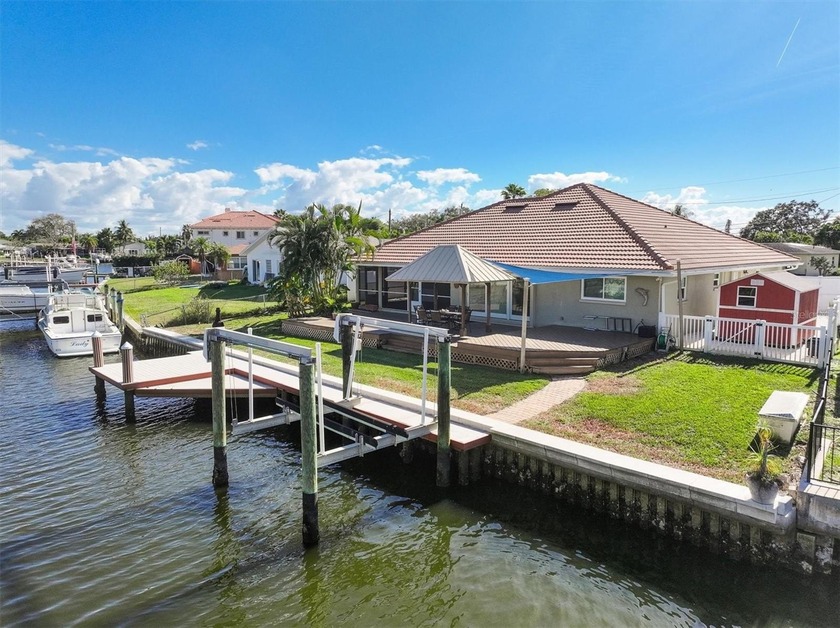 1 or more photos have been virtually staged. Wake up to water - Beach Home for sale in St. Petersburg, Florida on Beachhouse.com