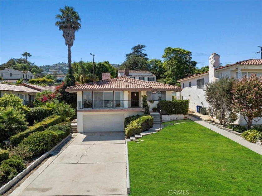 Charming Home with Expansive Ocean Views in Rancho Palos Verdes - Beach Home for sale in Rancho Palos Verdes, California on Beachhouse.com