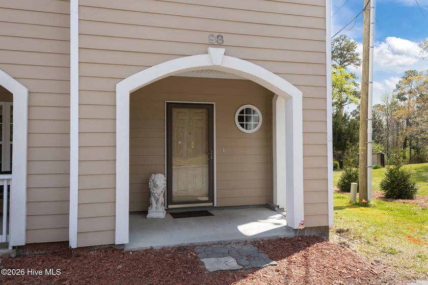 Rarely available end unit town home in the heart of Swansboro - Beach Townhome/Townhouse for sale in Swansboro, North Carolina on Beachhouse.com