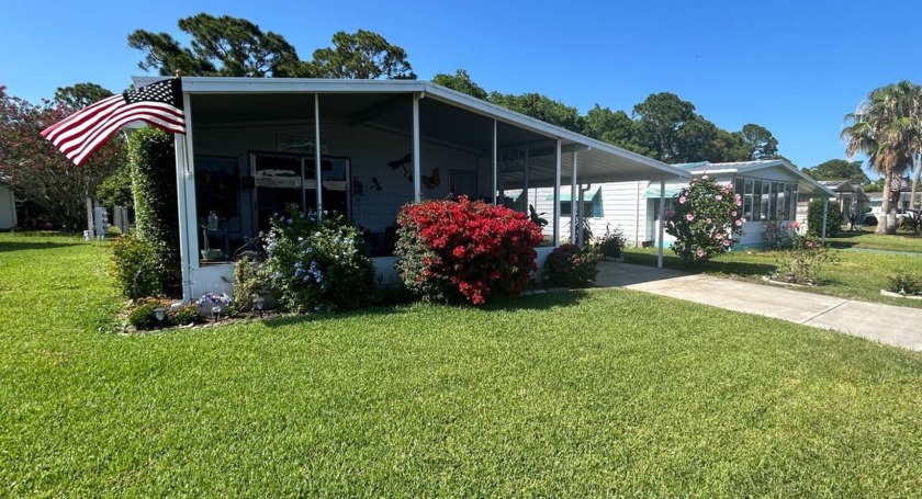 Manufactured Home on Leased Land with Lot Rent. This beautifully - Beach Home for sale in Edgewater, Florida on Beachhouse.com