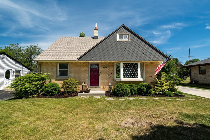 Welcome to this beautifully maintained home, just moments from - Beach Home for sale in South Milwaukee, Wisconsin on Beachhouse.com