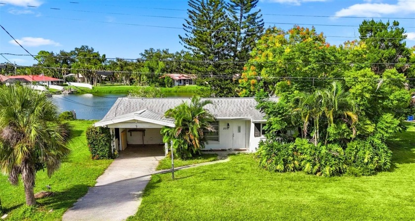 Beautiful lakefront home in Venetian Gardens neighborhood. Home - Beach Home for sale in Nokomis, Florida on Beachhouse.com