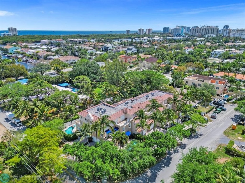 Beautiful and serene CORNER UNIT Townhome with POOL nestled in - Beach Townhome/Townhouse for sale in Fort Lauderdale, Florida on Beachhouse.com