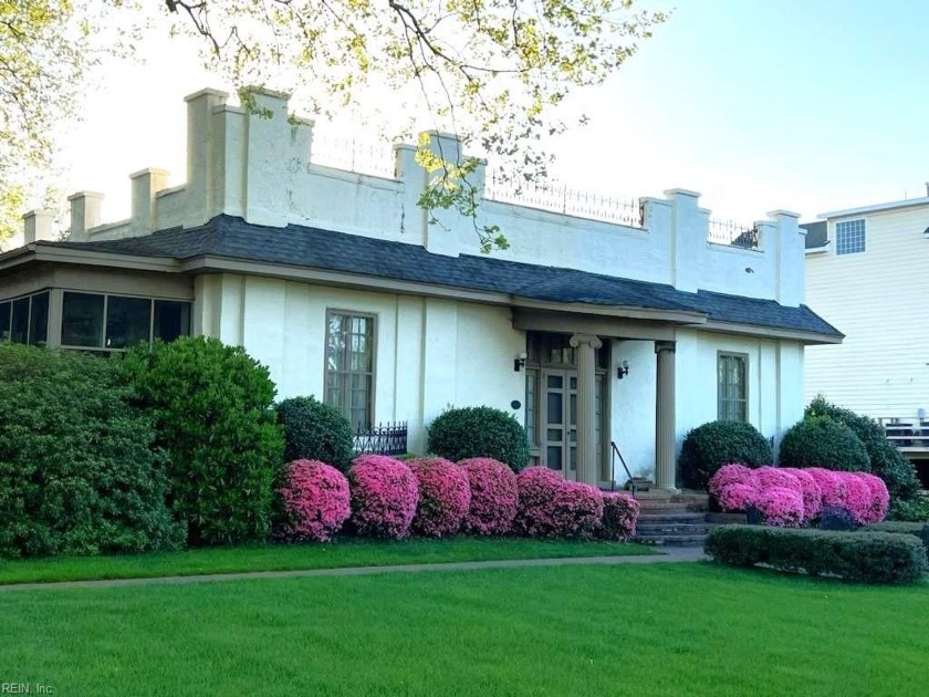 Gorgeous historic home tucked away on a private street in the - Beach Home for sale in Hampton, Virginia on Beachhouse.com