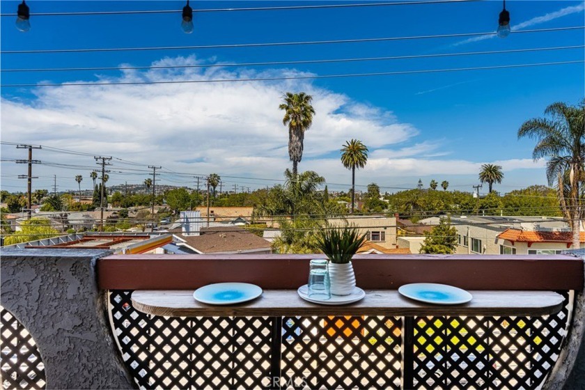 Hurry Hurry the New Lower Price on this top floor condo is extra - Beach Condo for sale in Long Beach, California on Beachhouse.com