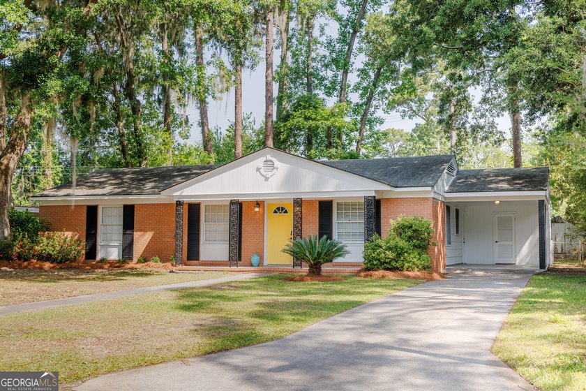 Welcome to a beautifully maintained and move-in-ready home - Beach Home for sale in Savannah, Georgia on Beachhouse.com