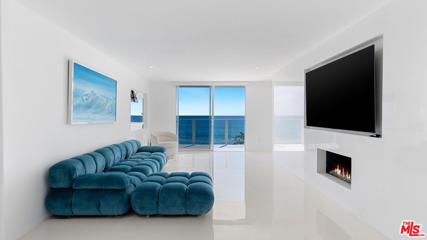 Located along Malibu's iconic Carbon Beach, this beautifully - Beach Condo for sale in Malibu, California on Beachhouse.com