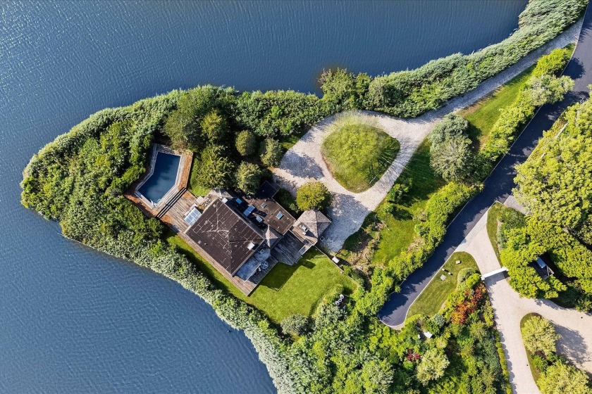 Nestled on a full .99-acre parcel in one of Water Mill's most - Beach Home for sale in Water Mill, New York on Beachhouse.com