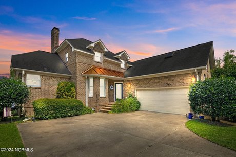 Looking for a DEEP WATER Home to Keep your Boat?? You Have FOUND - Beach Home for sale in New Bern, North Carolina on Beachhouse.com