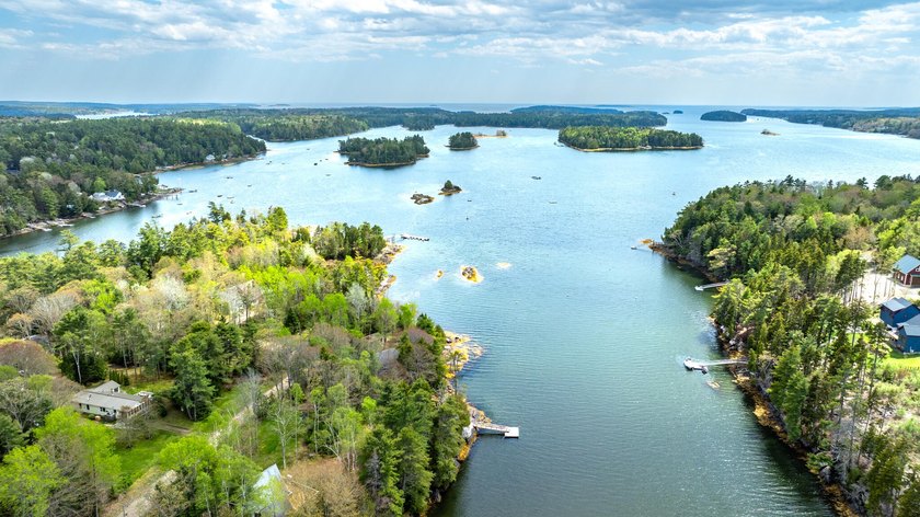 Sweet Quahog Bay location--Waterfront Owned combined with pretty - Beach Home for sale in Harpswell, Maine on Beachhouse.com
