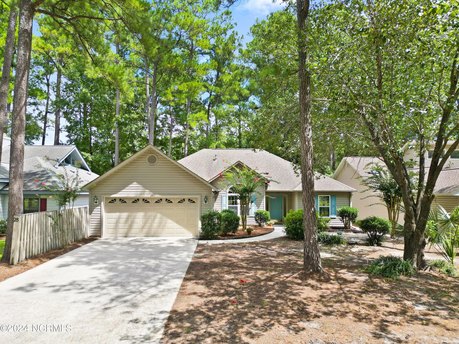 Lovely three bedroom, two bath, split floor plan. Walk through - Beach Home for sale in Carolina Shores, North Carolina on Beachhouse.com