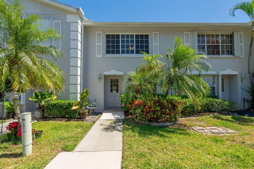 Rare opportunity to own a beautifully updated lakefront townhome - Beach Townhome/Townhouse for sale in Greenacres, Florida on Beachhouse.com