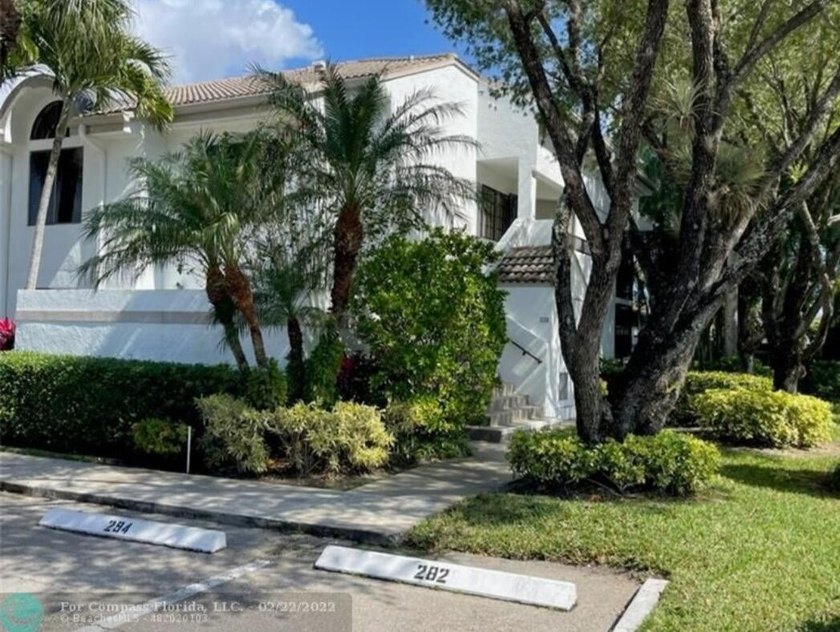 Largest condo in the prestigious GlenEagles neighborhood! This - Beach Condo for sale in Delray Beach, Florida on Beachhouse.com