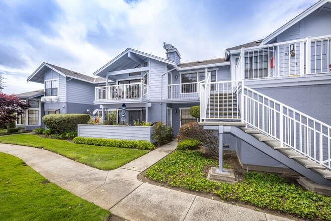 Lovely, light and airy condominium with waterview from balcony! - Beach Condo for sale in San Mateo, California on Beachhouse.com