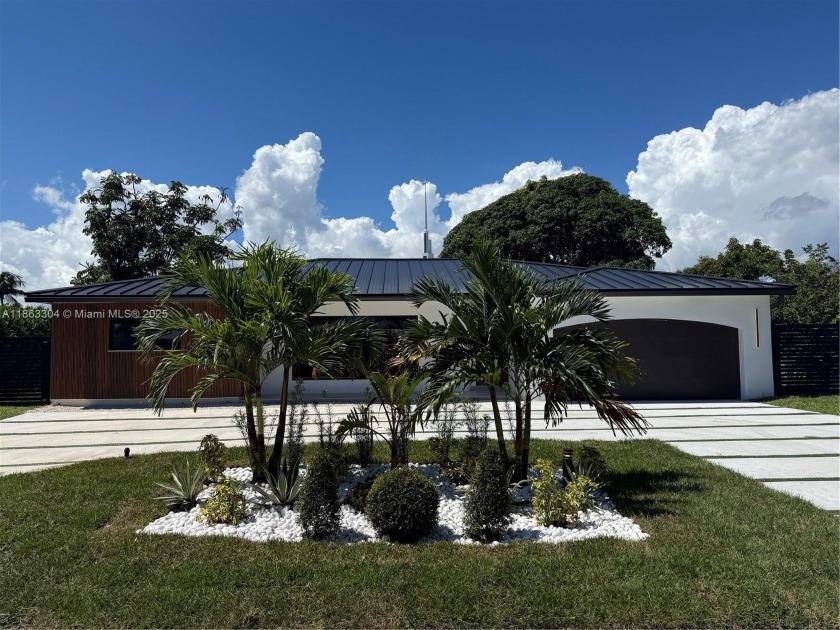 Exceptional waterfront Living in The Landings.
This customer 5- - Beach Home for sale in Fort Lauderdale, Florida on Beachhouse.com
