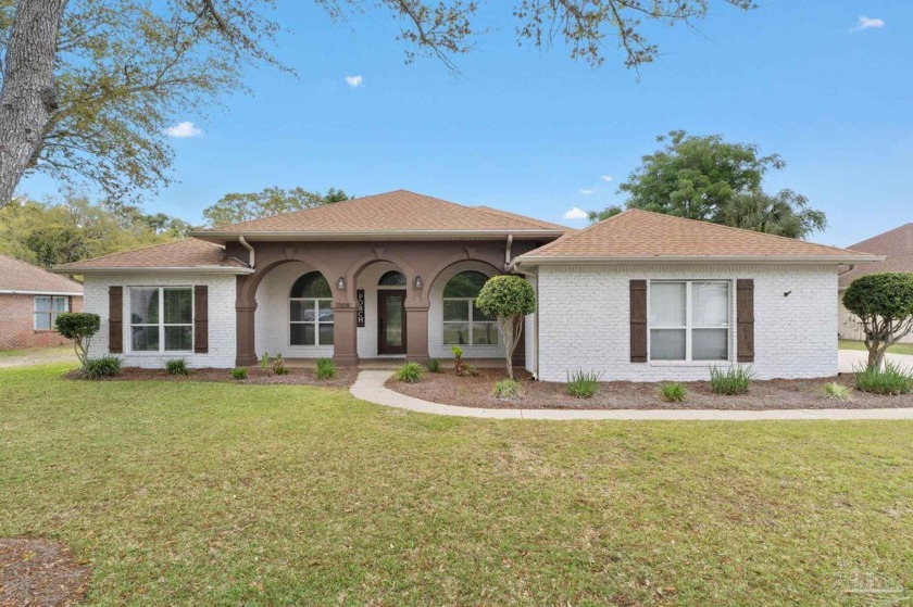 PRICE BELOW MARKET VALUE for a quicker closing! Tucked away - Beach Home for sale in Navarre, Florida on Beachhouse.com