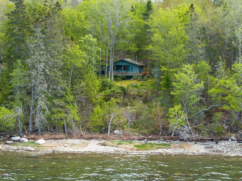 Along the shores of Salisbury Cove, 'Bayview Cottage' offers the - Beach Home for sale in Bar Harbor, Maine on Beachhouse.com