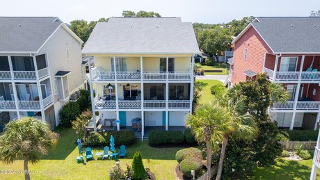 Looking for a Carolina Beach home with stunning lake views? Look - Beach Condo for sale in Carolina Beach, North Carolina on Beachhouse.com