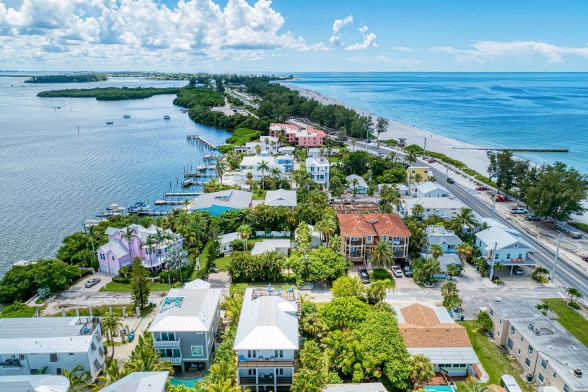 AMI Lighthouse Cottage-One Minute Walk To The Beach-Keyless Locks - Beach Vacation Rentals in Bradenton Beach, FL on Beachhouse.com