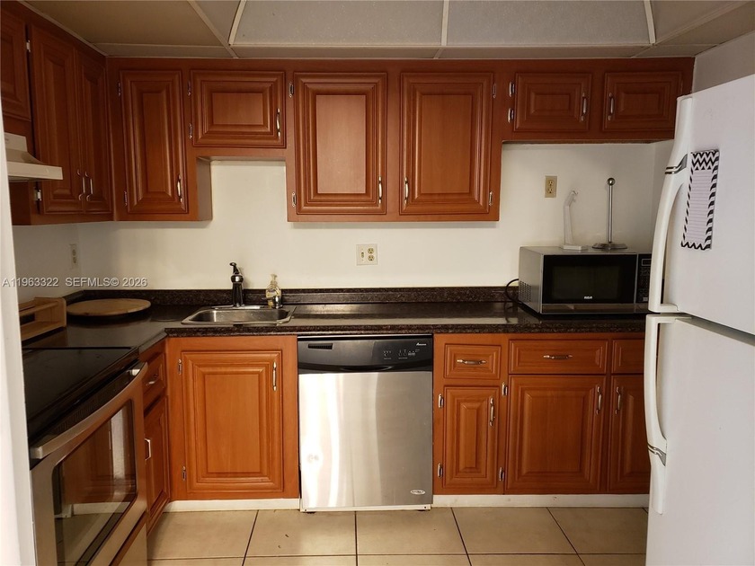 Split level 2 bedroom, 2 bath. Washer Dryer in the unit. Large - Beach Condo for sale in Lauderhill, Florida on Beachhouse.com