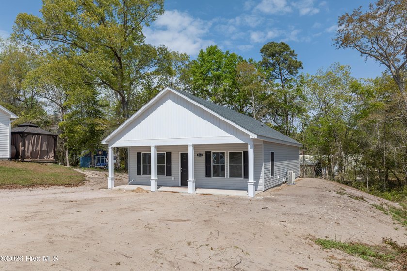 Beautiful newly built 2-bedroom, 2-bath home located in the - Beach Home for sale in Sneads Ferry, North Carolina on Beachhouse.com