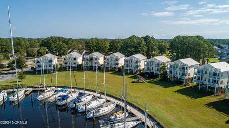 Discover unparalleled waterfront living with this upscale - Beach Townhome/Townhouse for sale in New Bern, North Carolina on Beachhouse.com