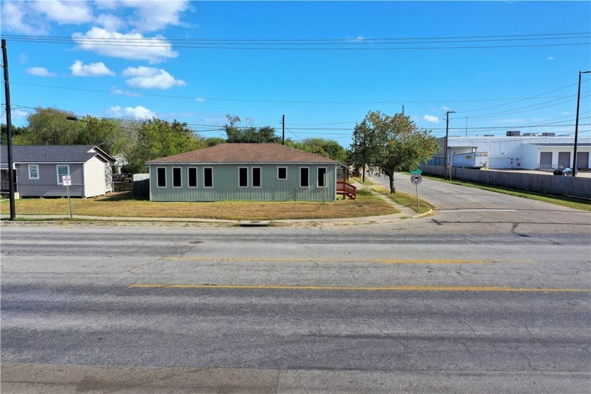 This versatile office space is the perfect opportunity for any - Beach Office for sale in Corpus Christi, Texas on Beachhouse.com