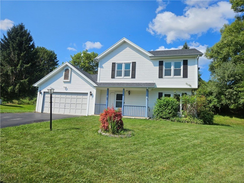 Welcome to this home, nestled in a quiet adorable cul-de-sac! - Beach Home for sale in Irondequoit, New York on Beachhouse.com