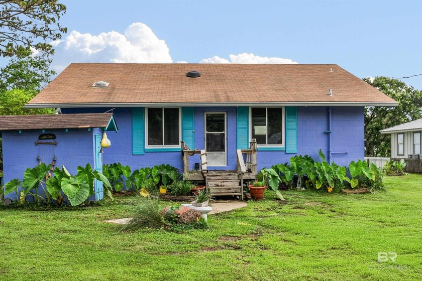 Let me introduce you to the cutest cottage on Mobile Bay. This - Beach Home for sale in Coden, Alabama on Beachhouse.com