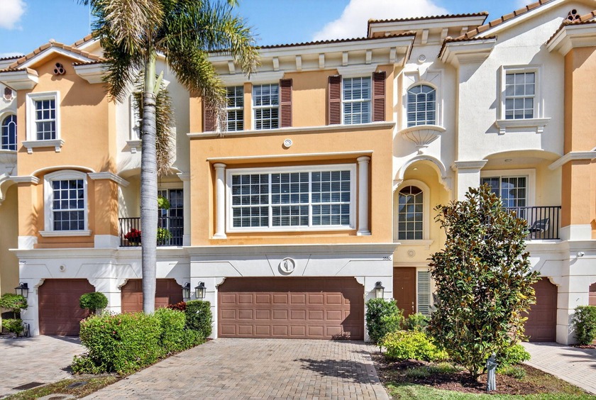 Tucked into the very heart of East Boca Raton is a strikingly - Beach Townhome/Townhouse for sale in Boca Raton, Florida on Beachhouse.com