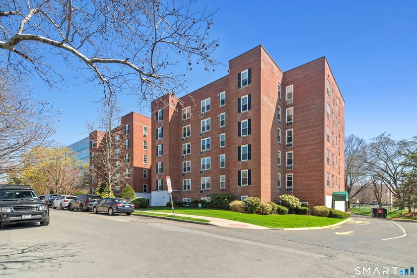 Experience refined urban living in this sundrenched, corner unit - Beach Condo for sale in Stamford, Connecticut on Beachhouse.com